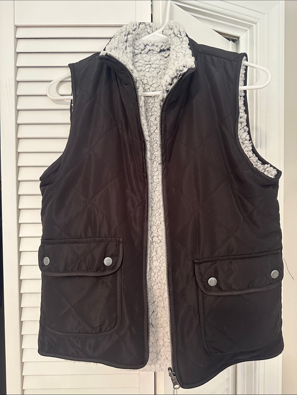 Reversible Vest - Quilted Black or Cream Sherpa
